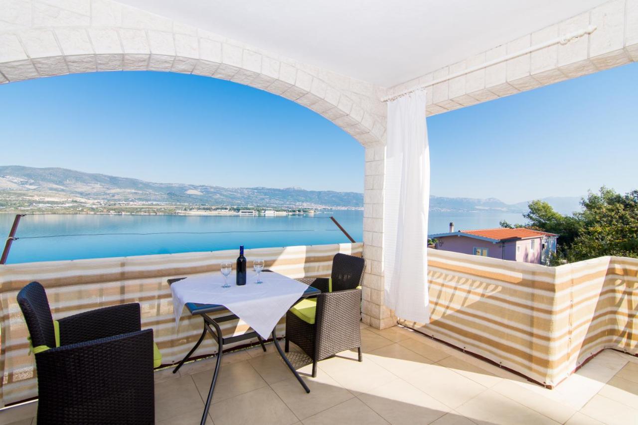 Holidays Apartments Slanada With Terrace And Sea View, Near The Beach & Town Trogir, Free Parking, Quiet Place On Peninsula Ciovo Luaran gambar