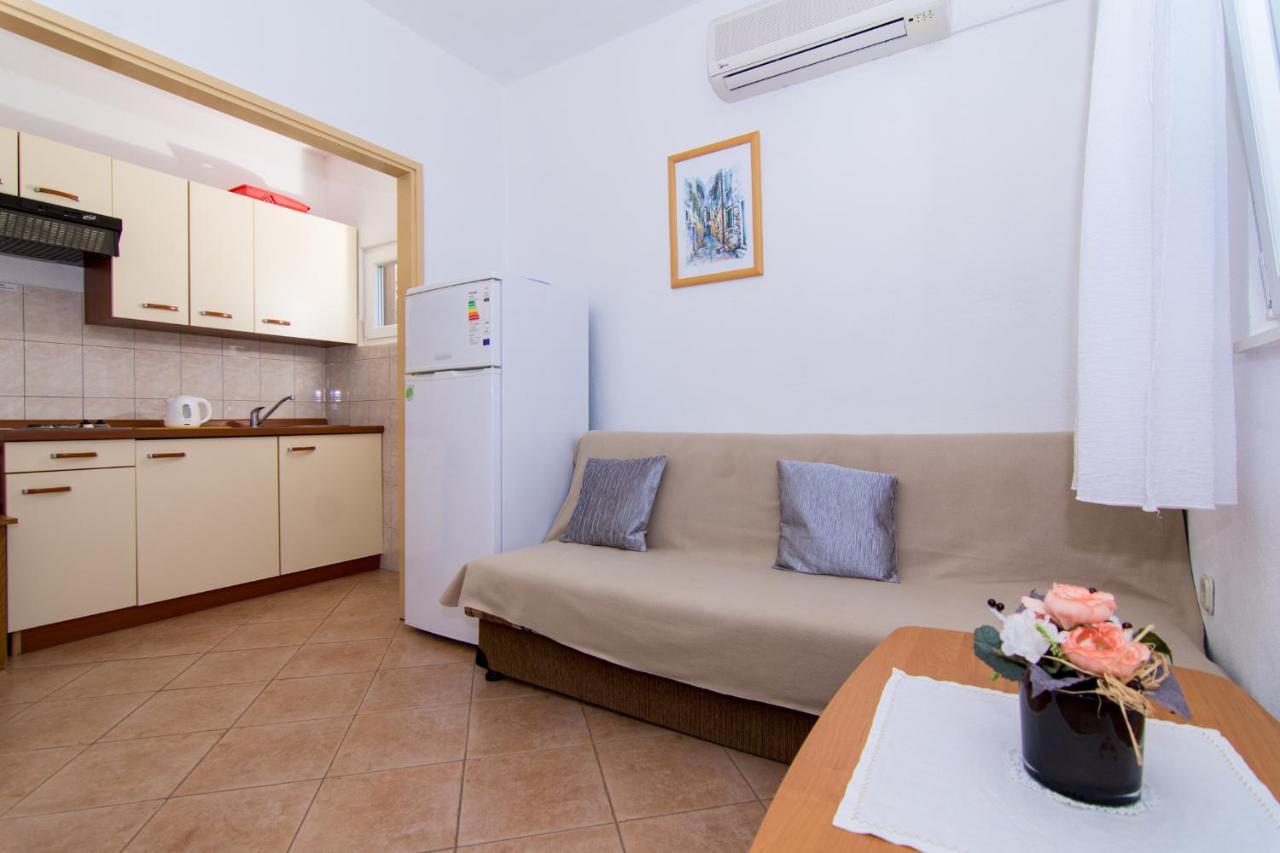 Holidays Apartments Slanada With Terrace And Sea View, Near The Beach & Town Trogir, Free Parking, Quiet Place On Peninsula Ciovo Luaran gambar