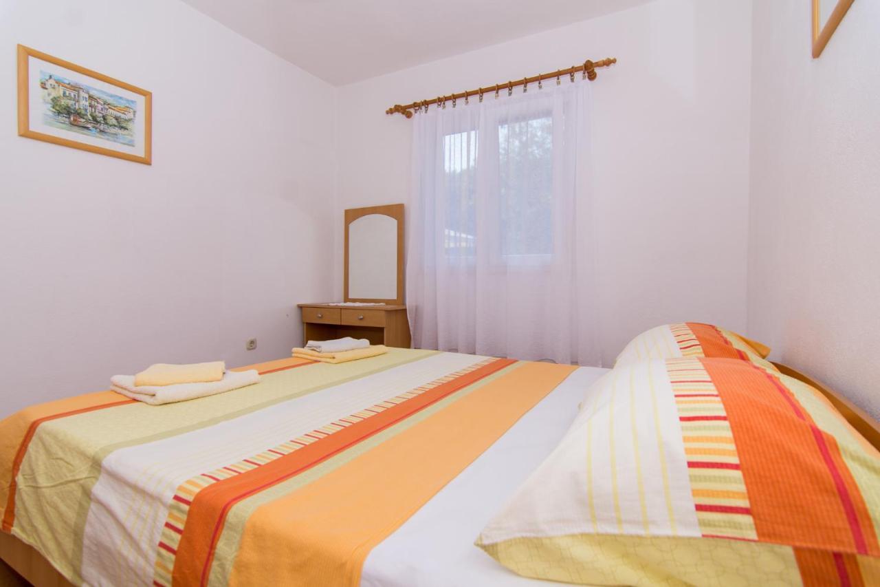 Holidays Apartments Slanada With Terrace And Sea View, Near The Beach & Town Trogir, Free Parking, Quiet Place On Peninsula Ciovo Luaran gambar