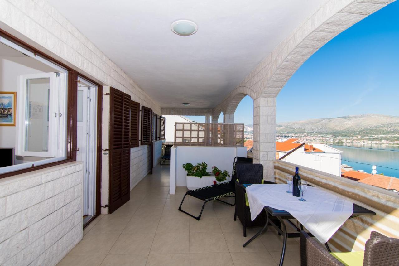 Holidays Apartments Slanada With Terrace And Sea View, Near The Beach & Town Trogir, Free Parking, Quiet Place On Peninsula Ciovo Luaran gambar