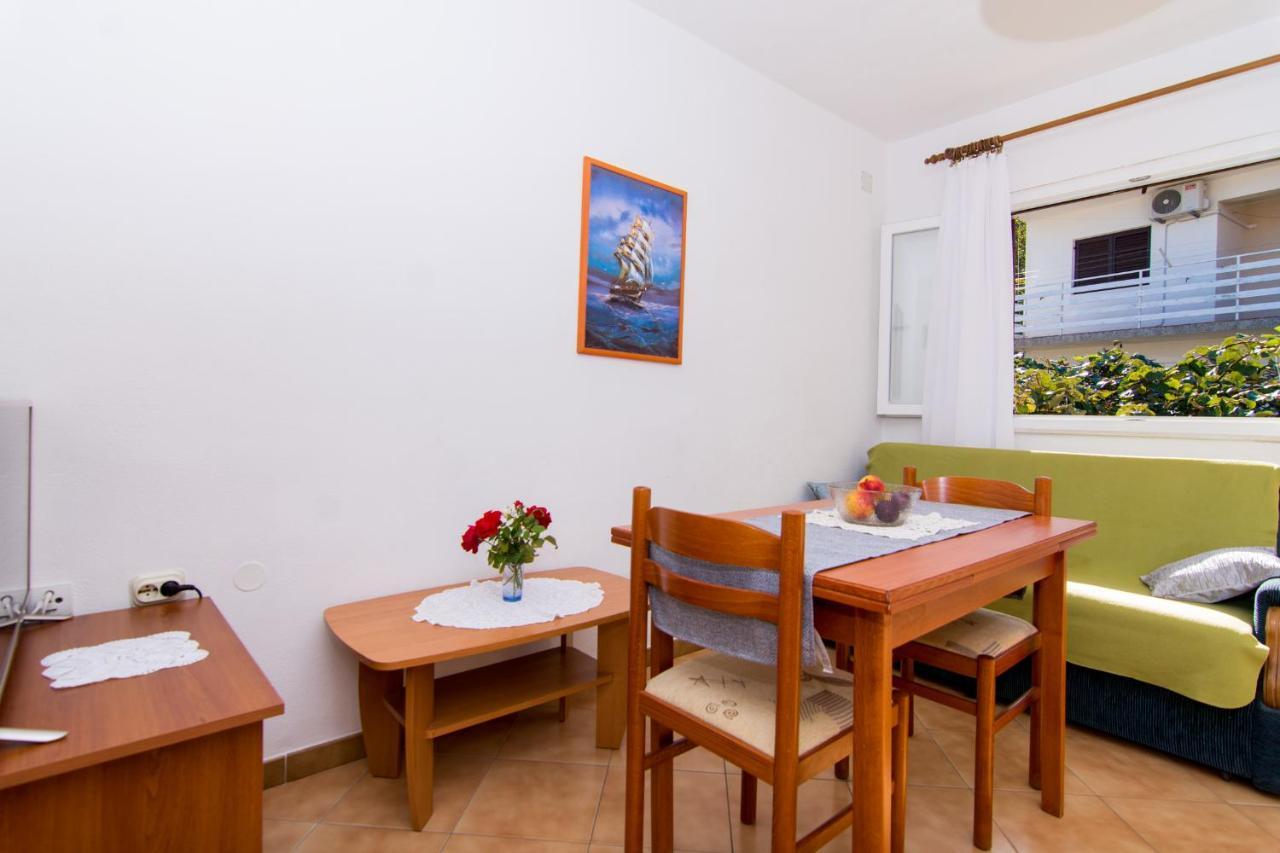 Holidays Apartments Slanada With Terrace And Sea View, Near The Beach & Town Trogir, Free Parking, Quiet Place On Peninsula Ciovo Luaran gambar