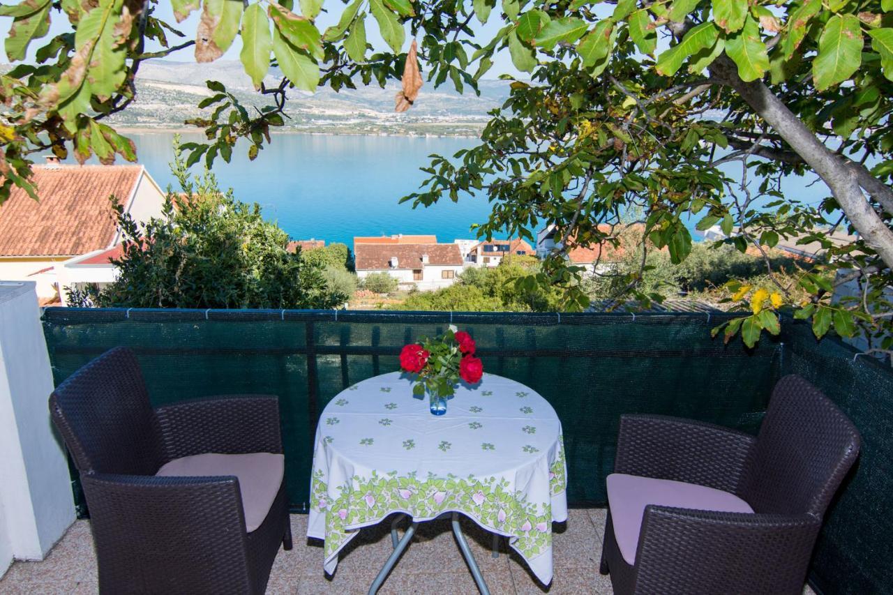 Holidays Apartments Slanada With Terrace And Sea View, Near The Beach & Town Trogir, Free Parking, Quiet Place On Peninsula Ciovo Luaran gambar