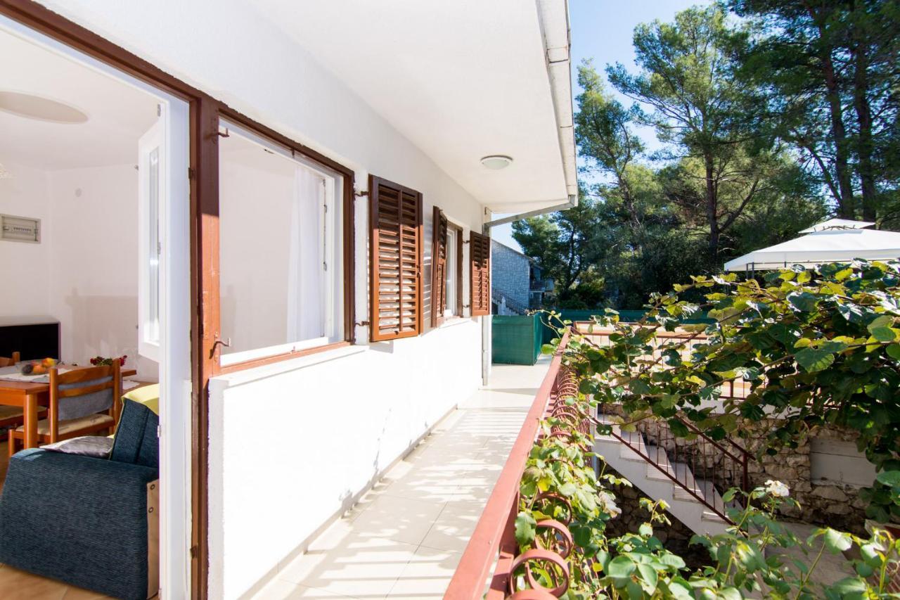 Holidays Apartments Slanada With Terrace And Sea View, Near The Beach & Town Trogir, Free Parking, Quiet Place On Peninsula Ciovo Luaran gambar