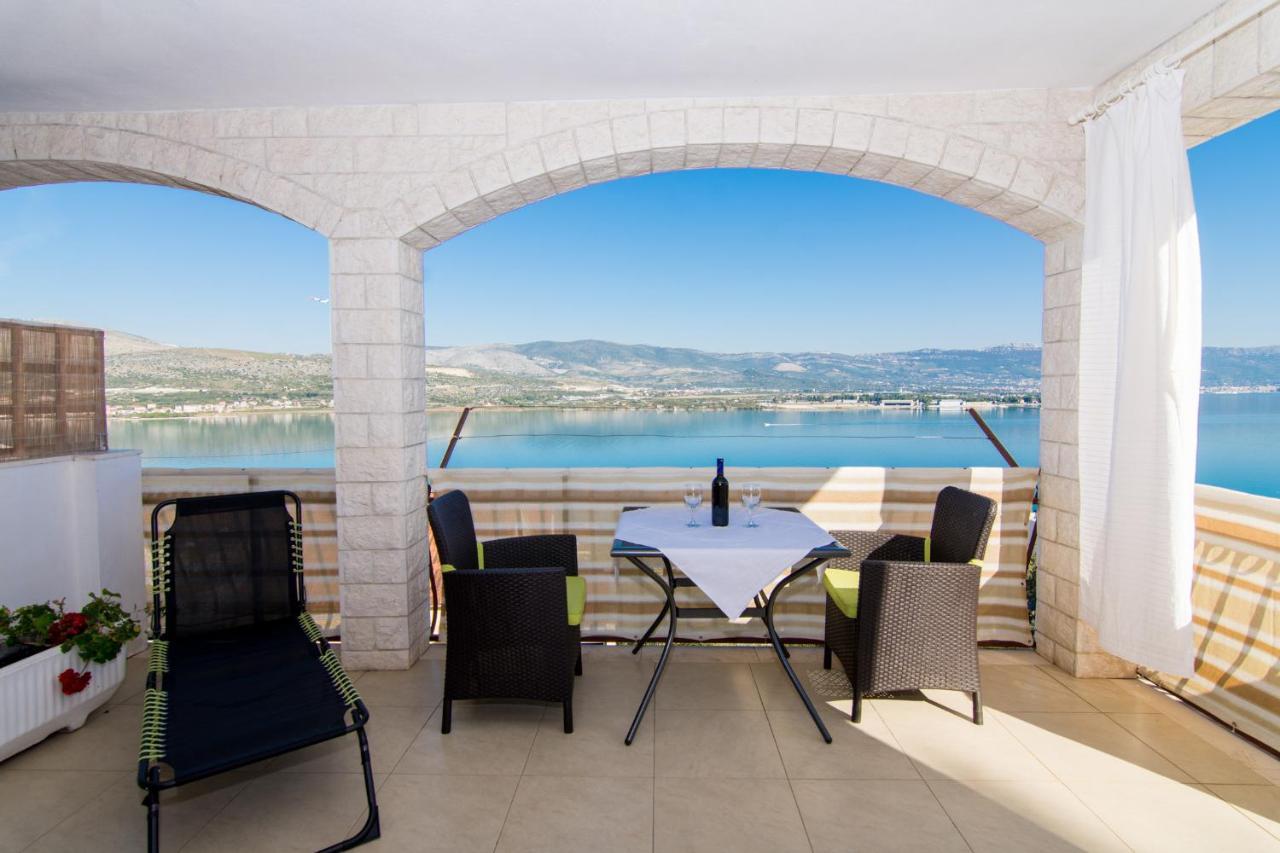 Holidays Apartments Slanada With Terrace And Sea View, Near The Beach & Town Trogir, Free Parking, Quiet Place On Peninsula Ciovo Luaran gambar