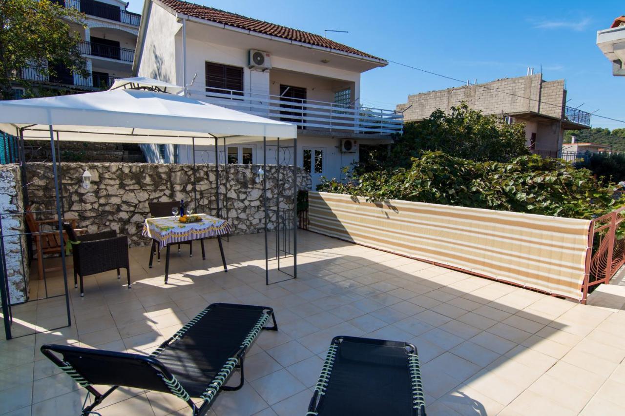 Holidays Apartments Slanada With Terrace And Sea View, Near The Beach & Town Trogir, Free Parking, Quiet Place On Peninsula Ciovo Luaran gambar