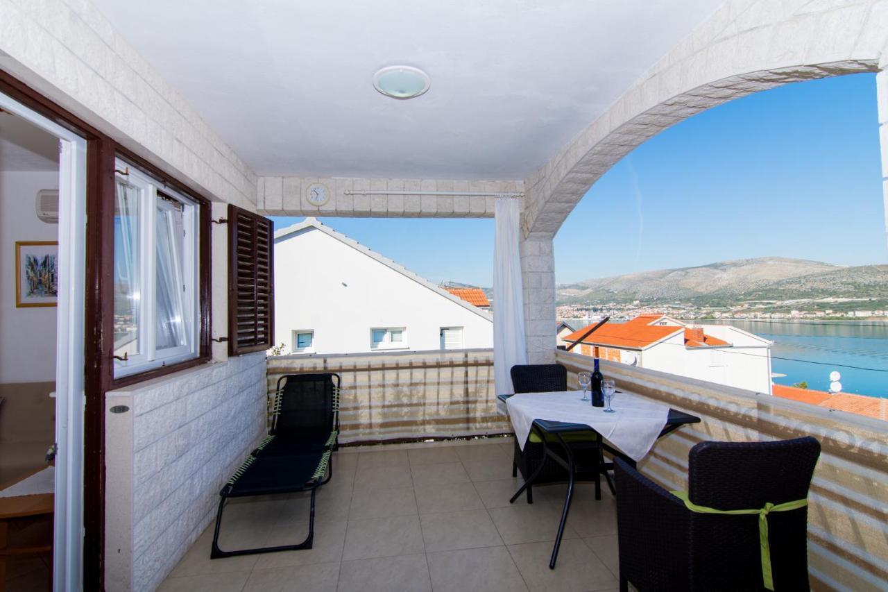 Holidays Apartments Slanada With Terrace And Sea View, Near The Beach & Town Trogir, Free Parking, Quiet Place On Peninsula Ciovo Luaran gambar