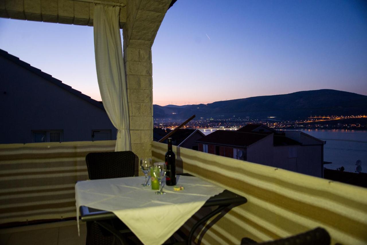 Holidays Apartments Slanada With Terrace And Sea View, Near The Beach & Town Trogir, Free Parking, Quiet Place On Peninsula Ciovo Luaran gambar