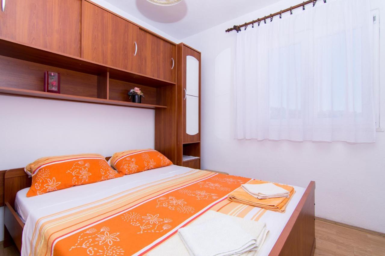 Holidays Apartments Slanada With Terrace And Sea View, Near The Beach & Town Trogir, Free Parking, Quiet Place On Peninsula Ciovo Luaran gambar