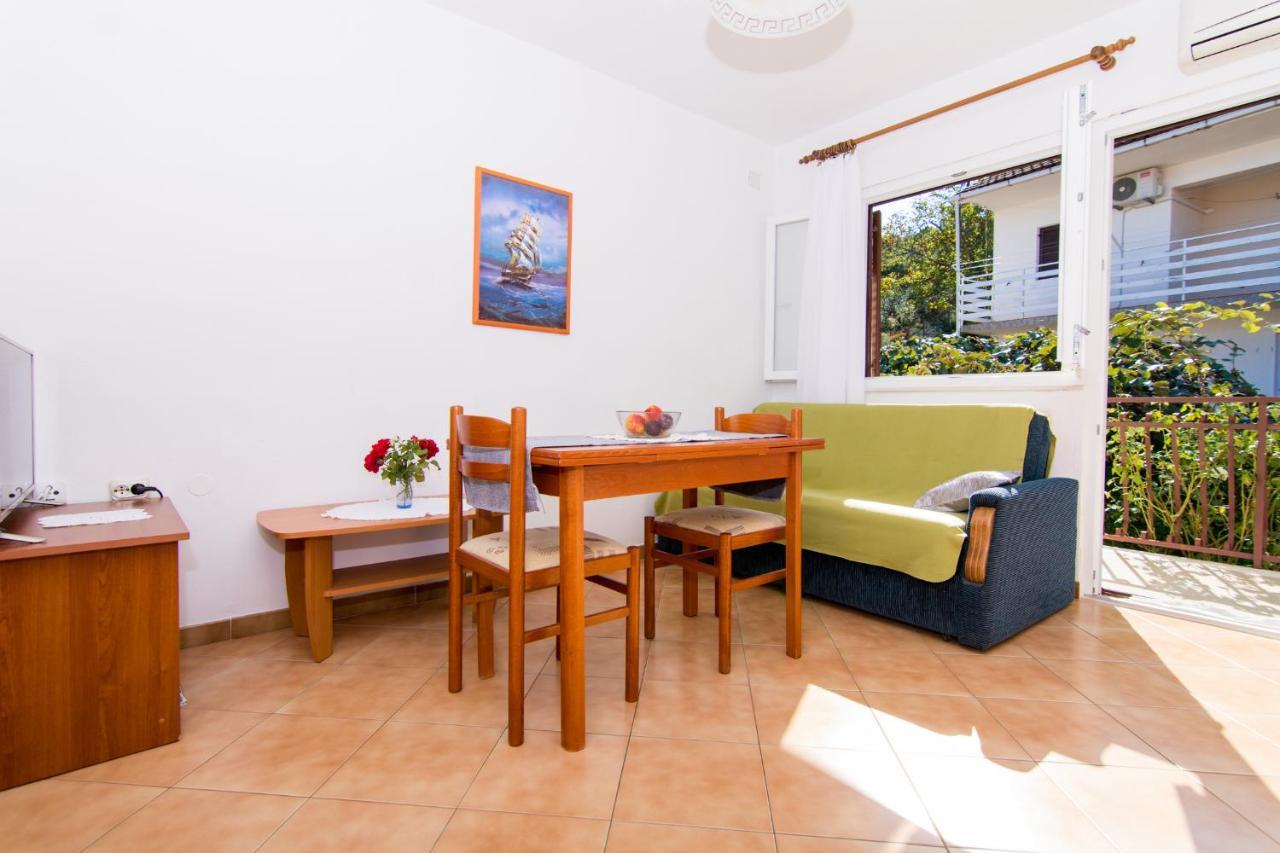 Holidays Apartments Slanada With Terrace And Sea View, Near The Beach & Town Trogir, Free Parking, Quiet Place On Peninsula Ciovo Luaran gambar