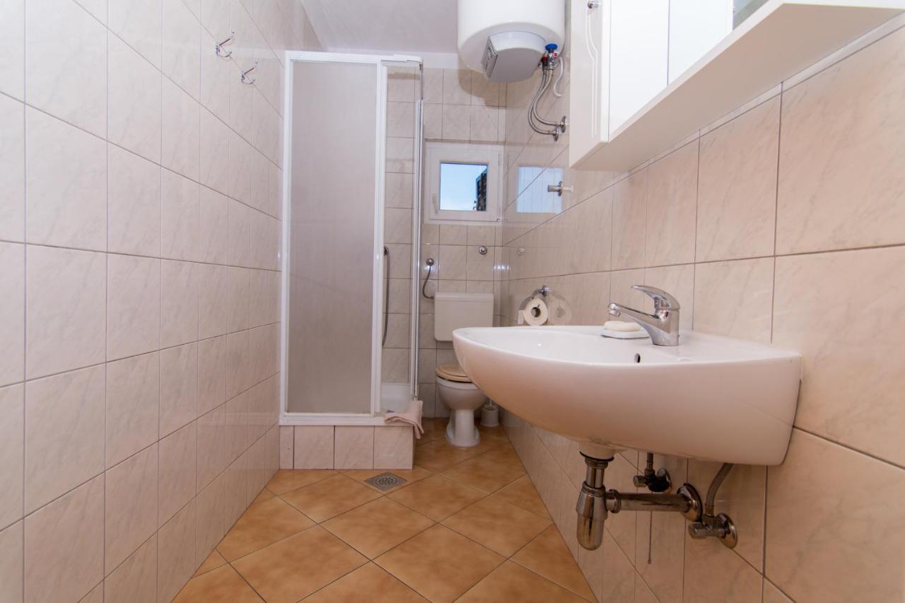 Holidays Apartments Slanada With Terrace And Sea View, Near The Beach & Town Trogir, Free Parking, Quiet Place On Peninsula Ciovo Luaran gambar