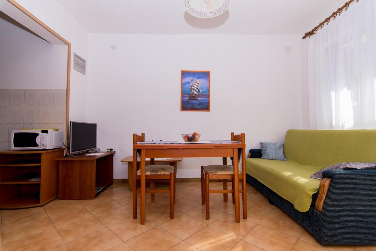 Holidays Apartments Slanada With Terrace And Sea View, Near The Beach & Town Trogir, Free Parking, Quiet Place On Peninsula Ciovo Luaran gambar