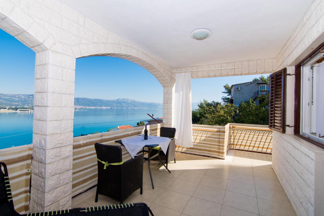 Holidays Apartments Slanada With Terrace And Sea View, Near The Beach & Town Trogir, Free Parking, Quiet Place On Peninsula Ciovo Luaran gambar